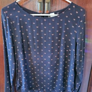 Divided button-back fox shirt